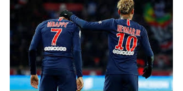 Paris Saint-Germain vence por 2 a 0 o Manchester United